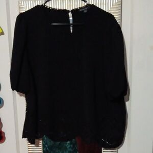 💜 3/$15💜Adrianna Papell Black Blouse with Scalloped Hem, Size Large💜